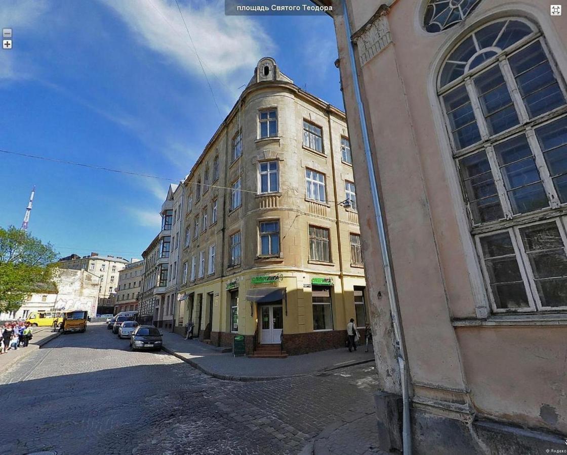 Romantic Apartments - In The Center Of Lviv , King-Size Bed Exterior photo
