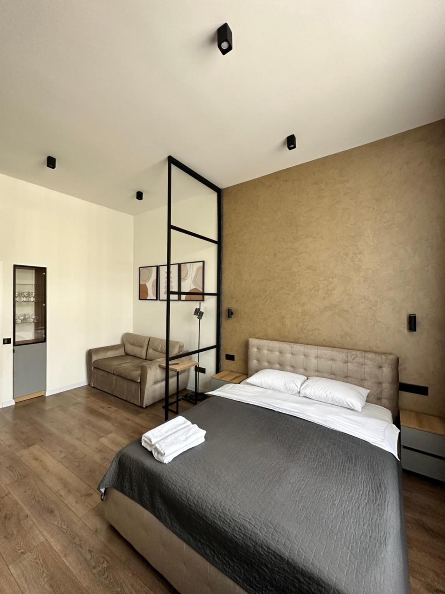Romantic Apartments - In The Center Of Lviv , King-Size Bed Exterior photo